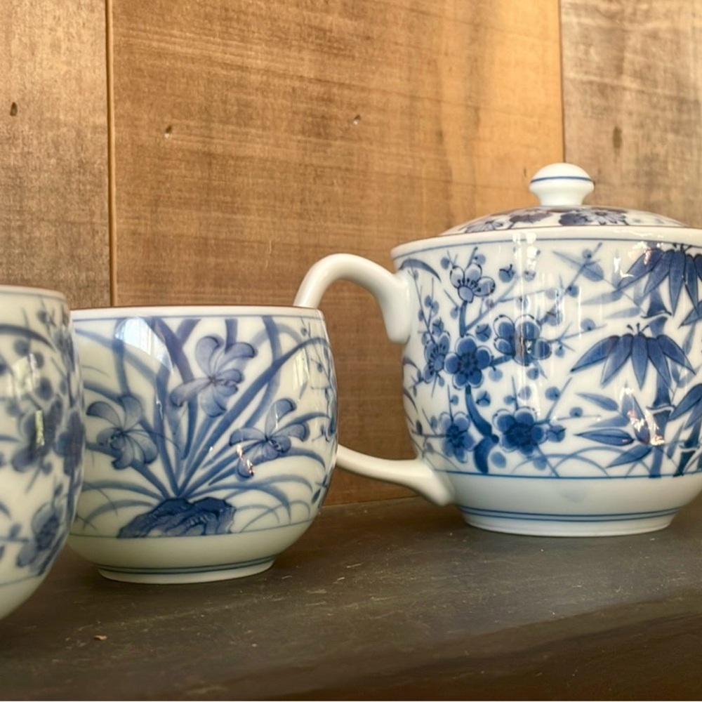 ❤️Vintage ARTIST SIGNED HANDPAINTED Blue White Floral ASIAN porcelain Teapot Set - Picture 2 of 9